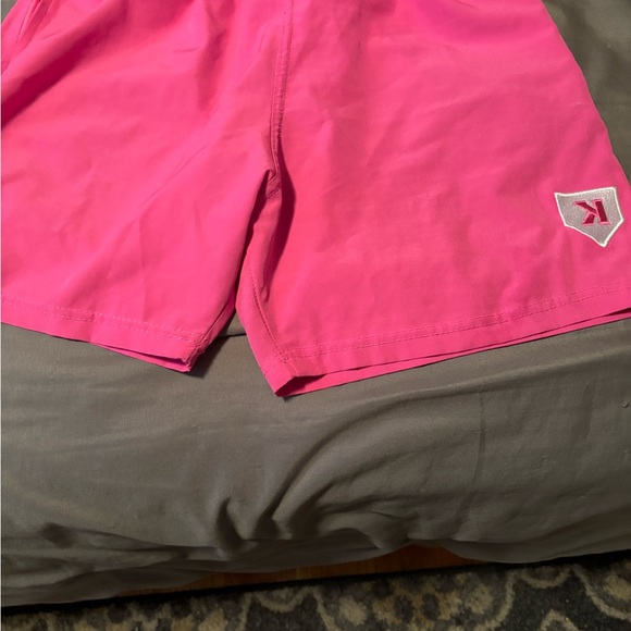 Pitchers Only Men’s Training shorts, pink size large - Picture 2 of 4